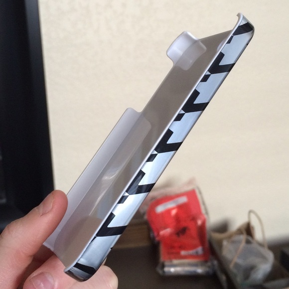 Houndstooth Blk/ Silver IPhone 5 case - Picture 2 of 3