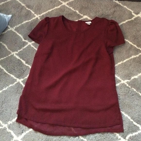 Red blouse, short sleeves