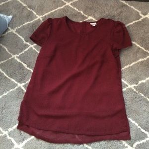 Red blouse, short sleeves