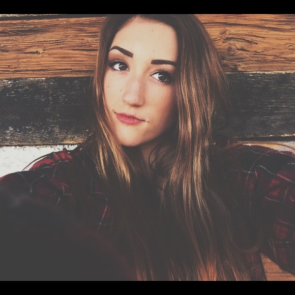 Meet your Posher, Courtney - Picture 1 of 1