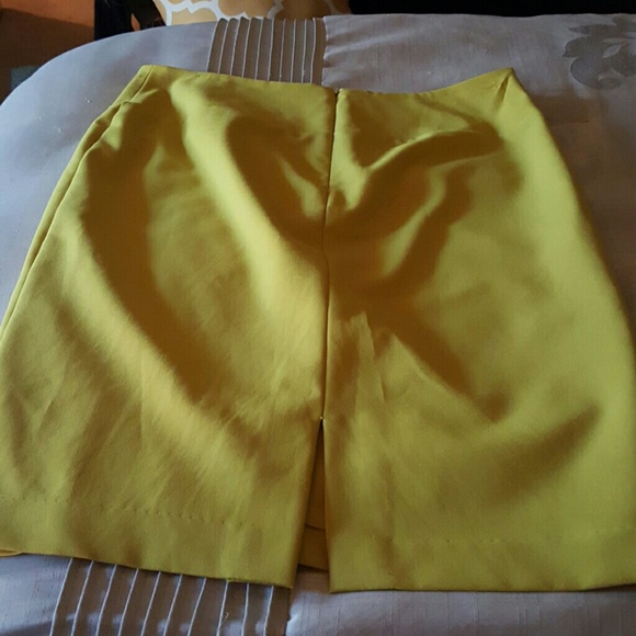 Ellen Tracy Chartreuse Pencil Skirt - Picture 3 of 4