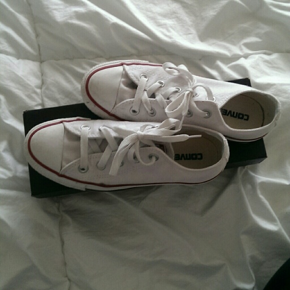 white low top converse - Picture 1 of 4