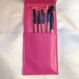 My glam travel makeup brushes