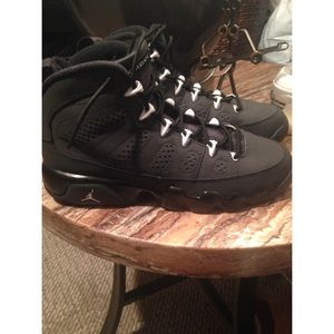 Jordan 9s Anthracite size 4.5y