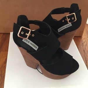 Suede wedges w/ gold buckle. Worn once.