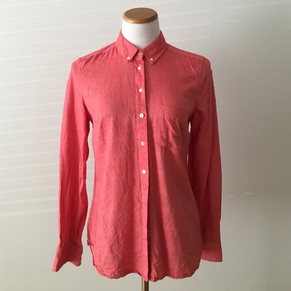 Gap shirt with hidden buttons