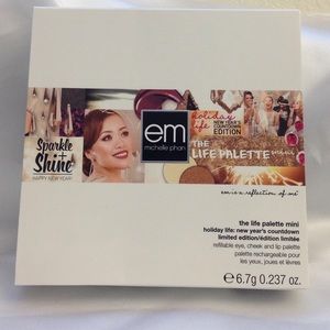 Em cosmetics the life palette moment