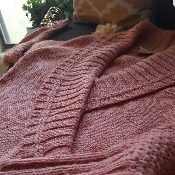 LOFT Coral Sweater - Picture 2 of 3