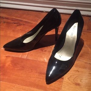 Nine West patent leather black pumps