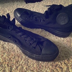 Black all star converse