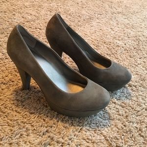 Me Too grey suede heels