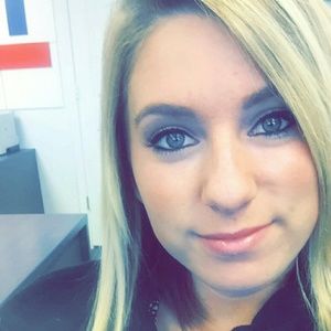 Meet your Posher, Courtney