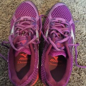 Mizuno- practically brand new!