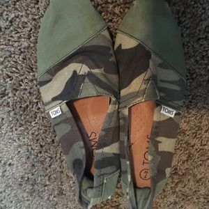 Camo Toms