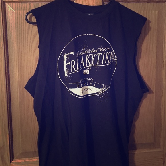 men's black muscle tee