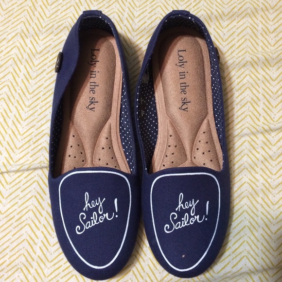 Navy blue sassy flats!
