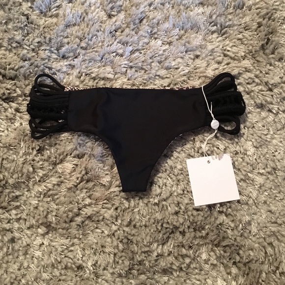 NWT acacia swimwear storm pikake bottoms P