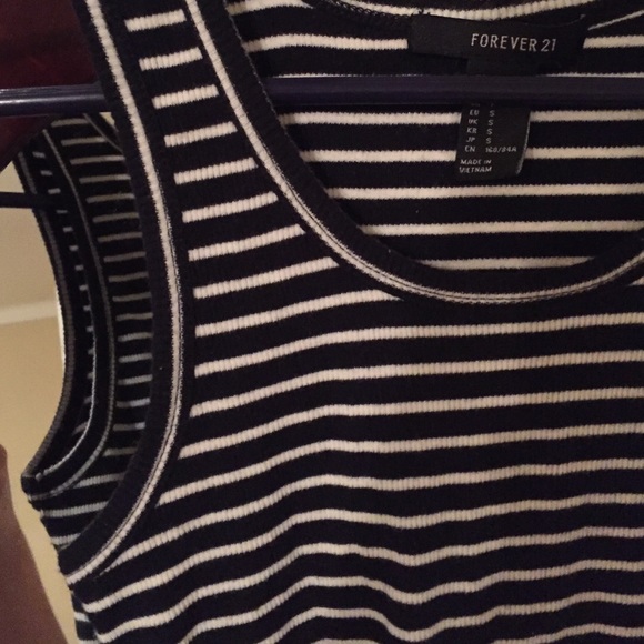 Black and white ribbed crop - Picture 2 of 2