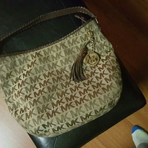 Michal Kors bag purse over shoulder MK print