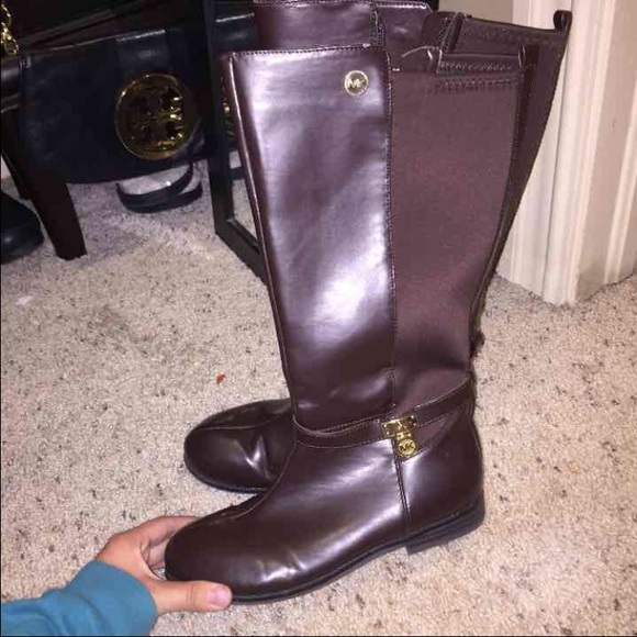 Size 5 in women's chocolate brown MK boots
