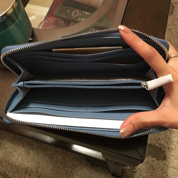 🚫🚫SOLD🚫🚫Brand new with tag mk blue wallet - Picture 2 of 4