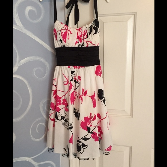 Gorgeous sundress with contrast lace
