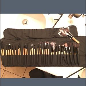 32 pc makeup brushes with bag