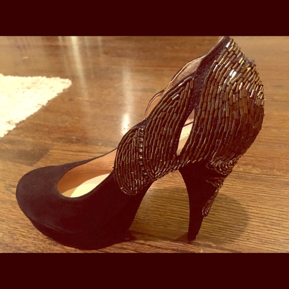 Very stylish high heel shoes! By Enzo Angiolini!