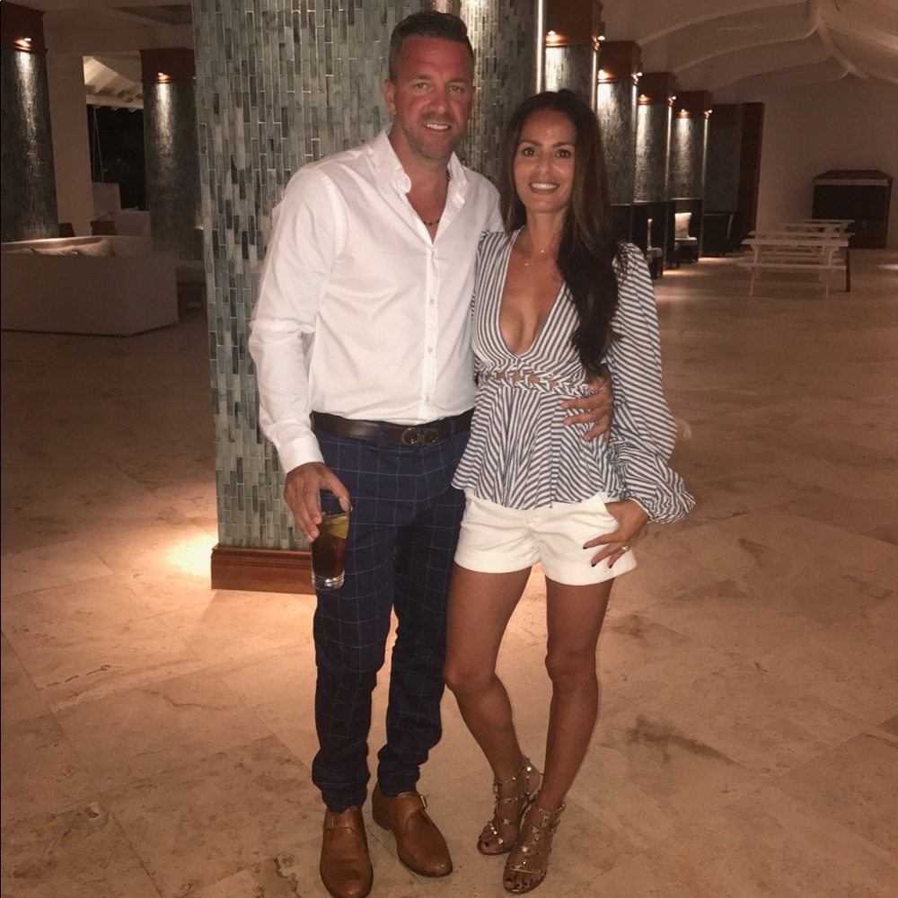 M E E T  Your Buyer / Seller - Selling designer clothing, shoes & accessories - Picture 2 of 9