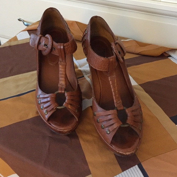 Beauty boho style platform Frye heels!!