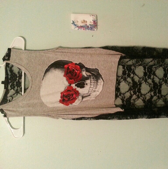 Guess crop top front