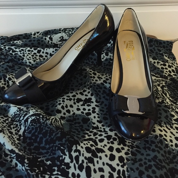 Shiny black party shoes!