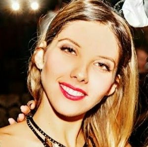 Meet your Posher, Monica