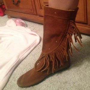 Minnetonka fringe boots