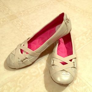 Cream colored comfort/flat