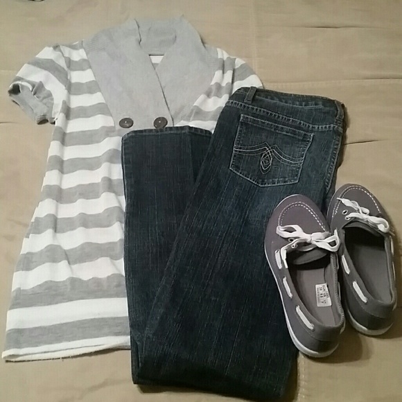 Medium wash skinny jeans