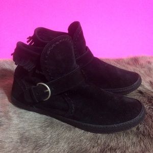 WILL SHIP TONIGHT NWOB Ugg Suede Buckle Boots