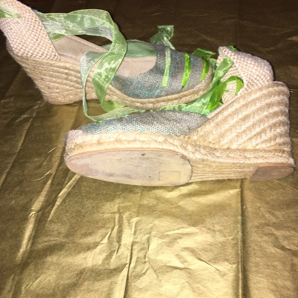 Beautiful Wedges - Picture 2 of 3