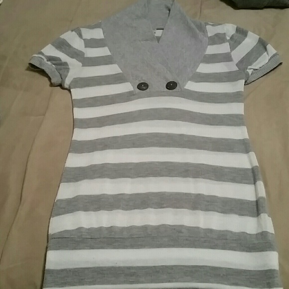 Gray striped short sleeve shirt