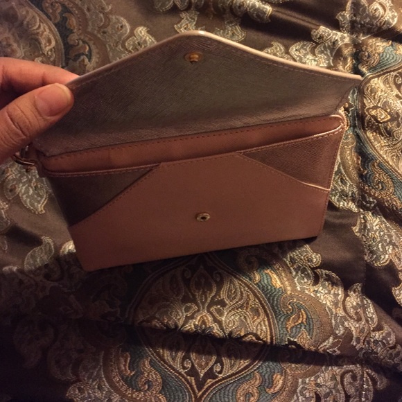 NWT Tory burch envelope wristlet - Picture 3 of 4