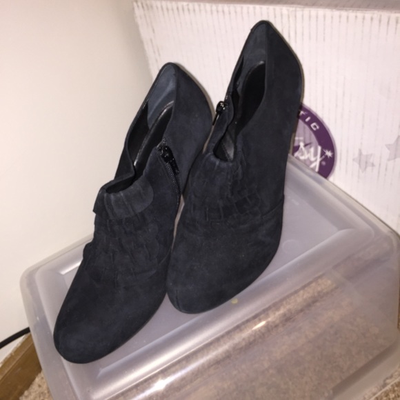 💋BOOTIE - black with Ruffles on top - Picture 2 of 2