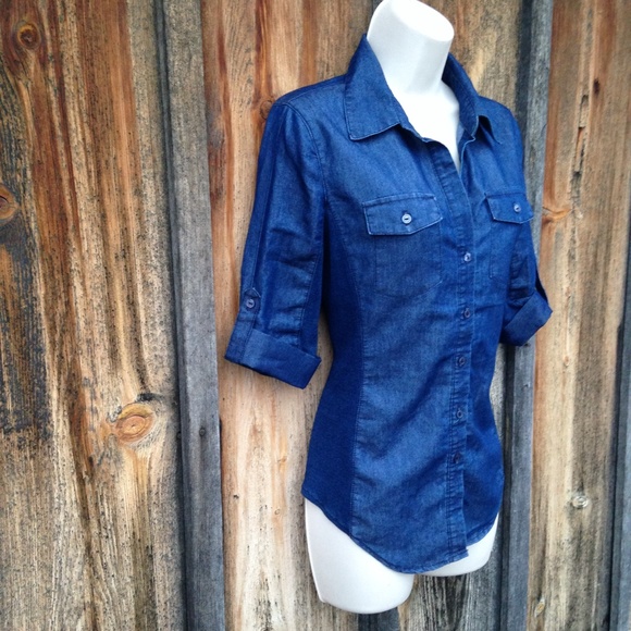 Boutique Tops - NWT Denim Fitted Button Up Collar Shirt Size S