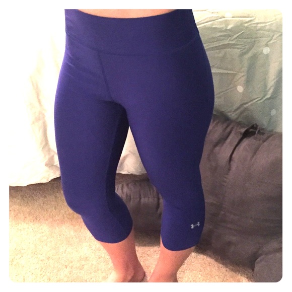 🎉SALE!! MUST GO!!! UNDER ARMOUR Heat Gear Crops