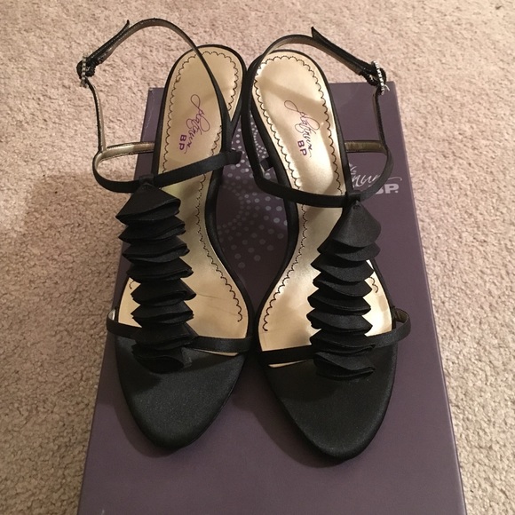 Satin evening show w leather sole