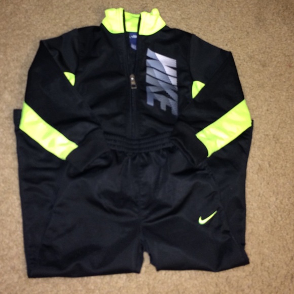 3T toddler boys NIKE track suit