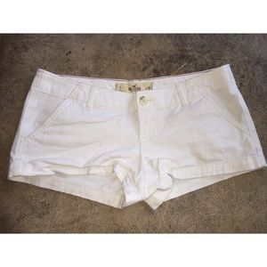 Cute white Hollister shorts (size 3)