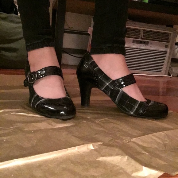 Small Heels - Picture 2 of 4