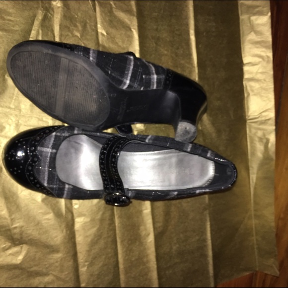 Small Heels - Picture 3 of 4