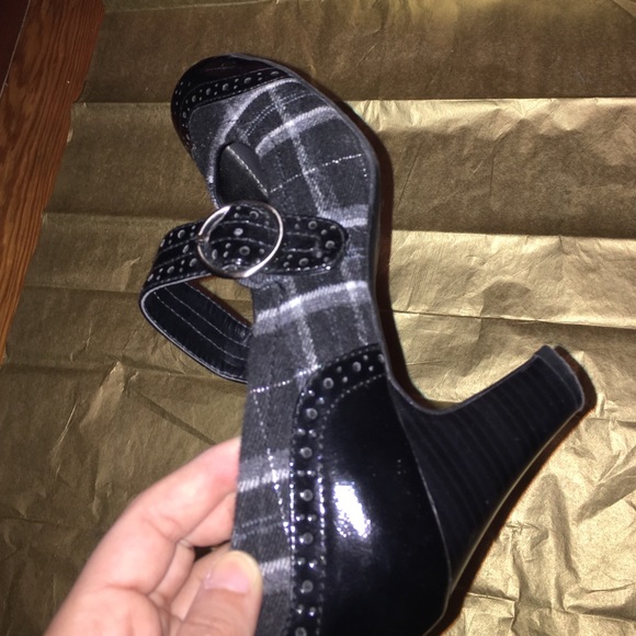 Small Heels - Picture 4 of 4