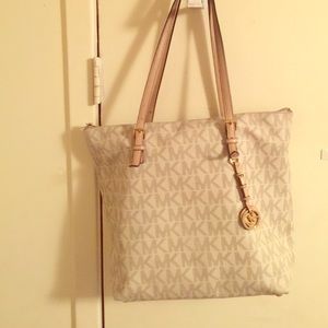 Micheal Kors Purse